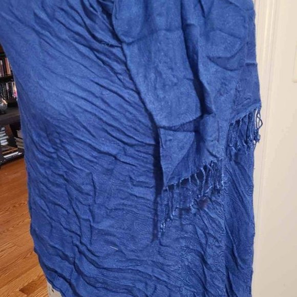 Blue Scraf - Picture 3 of 12